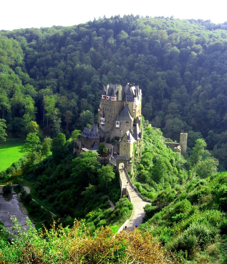 Замок эльц - крепость, которая не стареет.