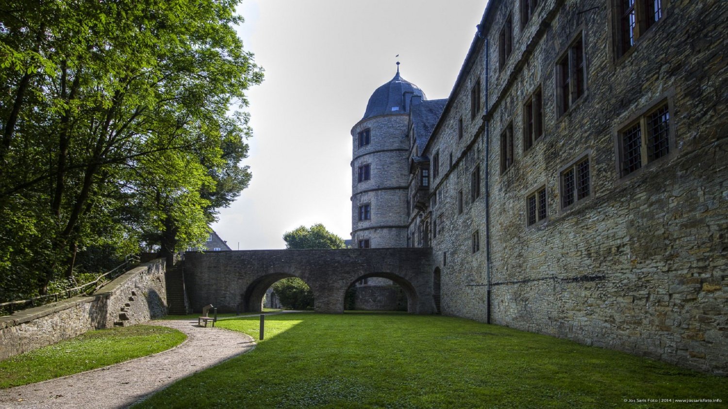 Самый таинственный и мистический замок германии