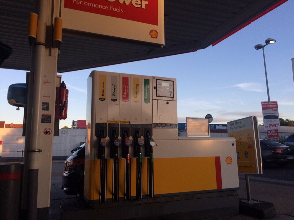 Цена бензина и особенности работы заправок в Германии
