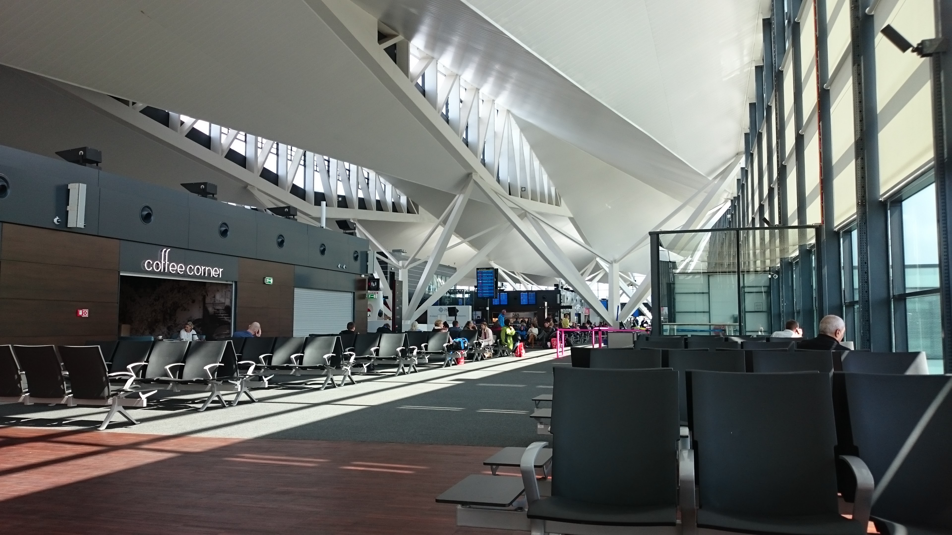 Гданьский аэропорт имени леха валенсы история а также инфраструктура аэропорта