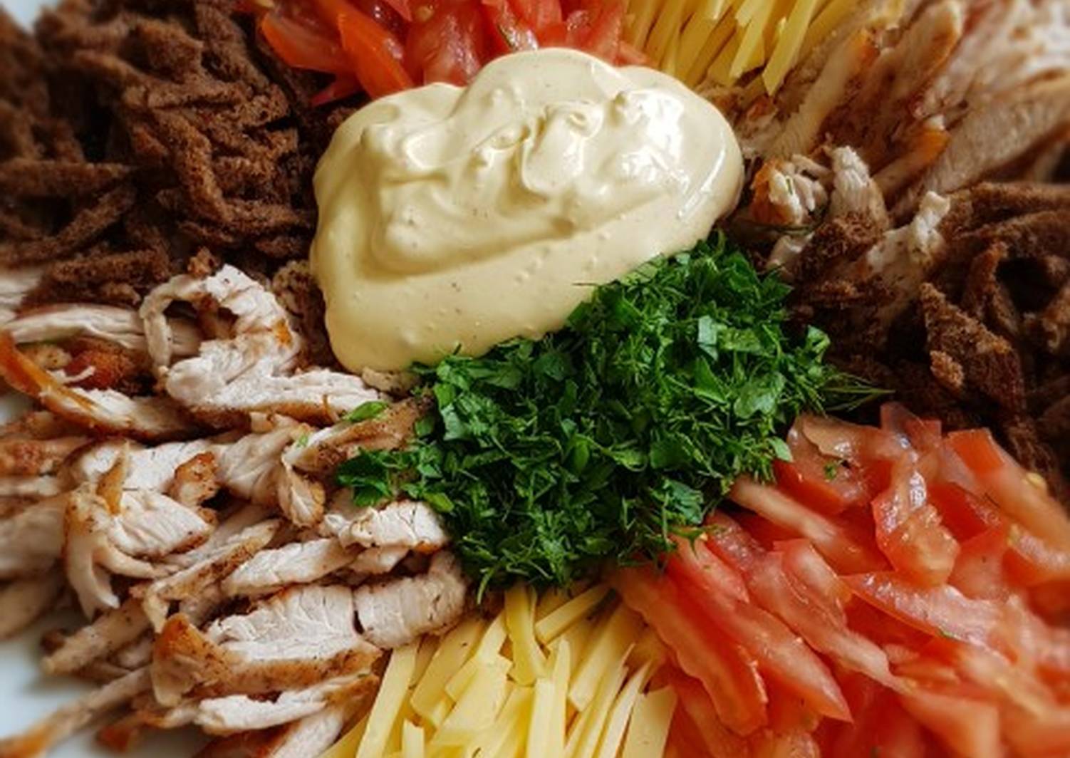 Салат баварский – уникальная многогранность вкусов. баварский салат — праздник вкуса на вашем столе! вариант с колбасками и маринованными огурцами