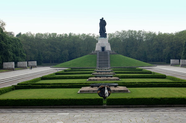 Трептов-парк в берлине — памятник воину освободителю, история монумента советским солдатам, как добраться до мемориала, расположение на карте