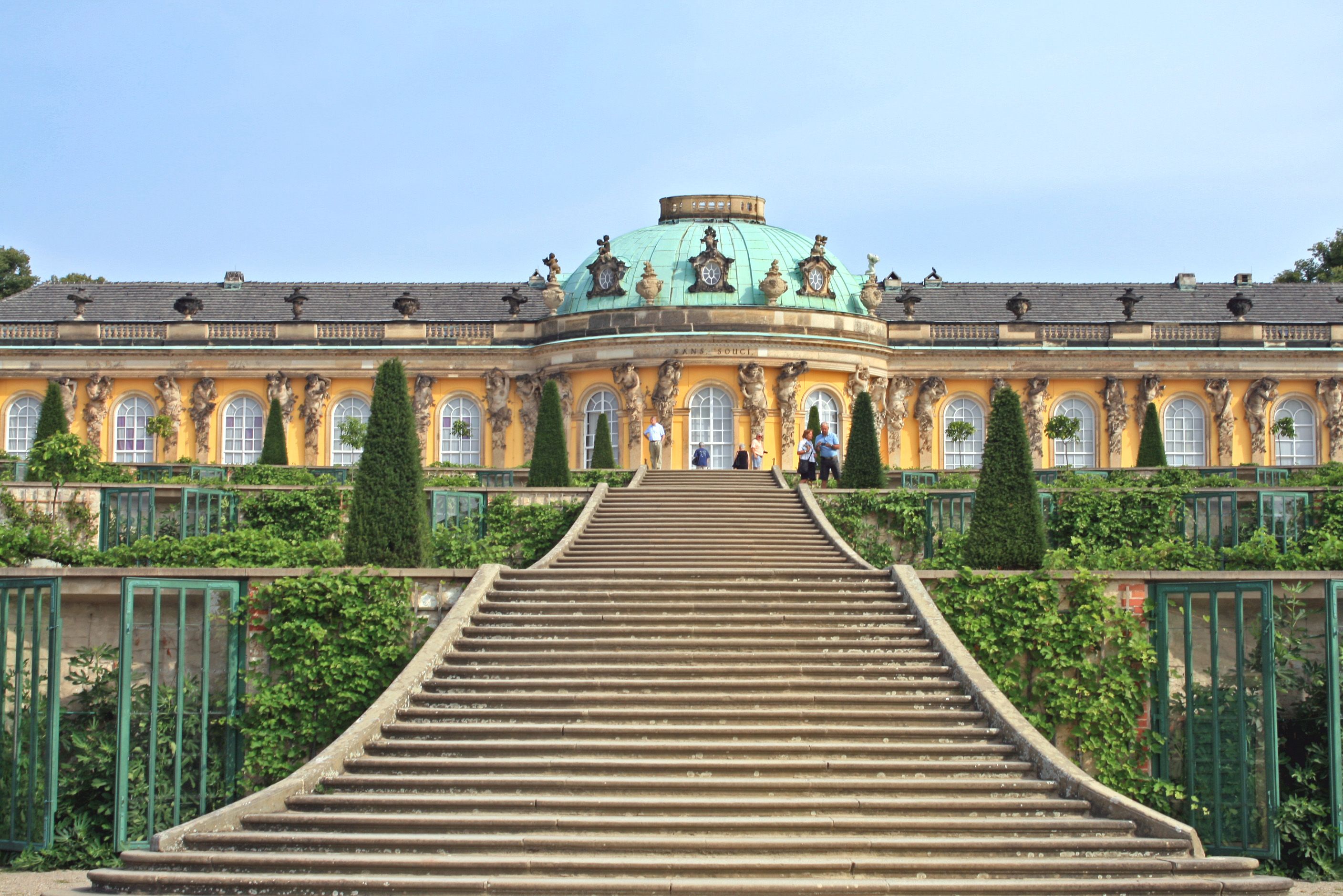 Дворец Сан-Суси в Потсдаме – одна из главных достопримечательностей Германии
