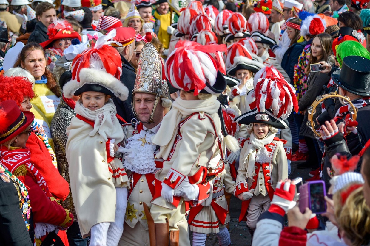 Кельнский карнавал - большой костюмированный праздник германии