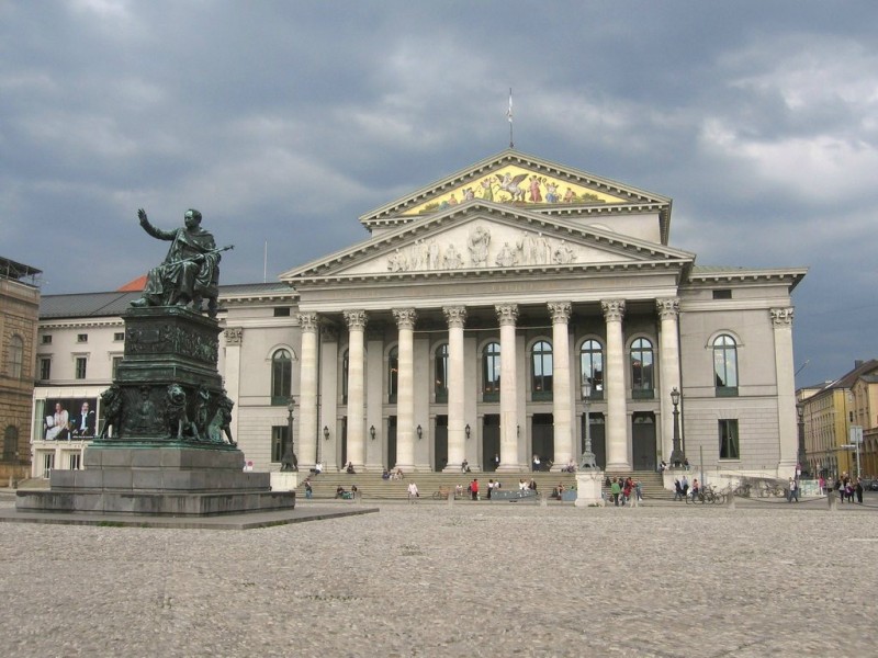 Баварская государственная опера история а также генеральные менеджеры