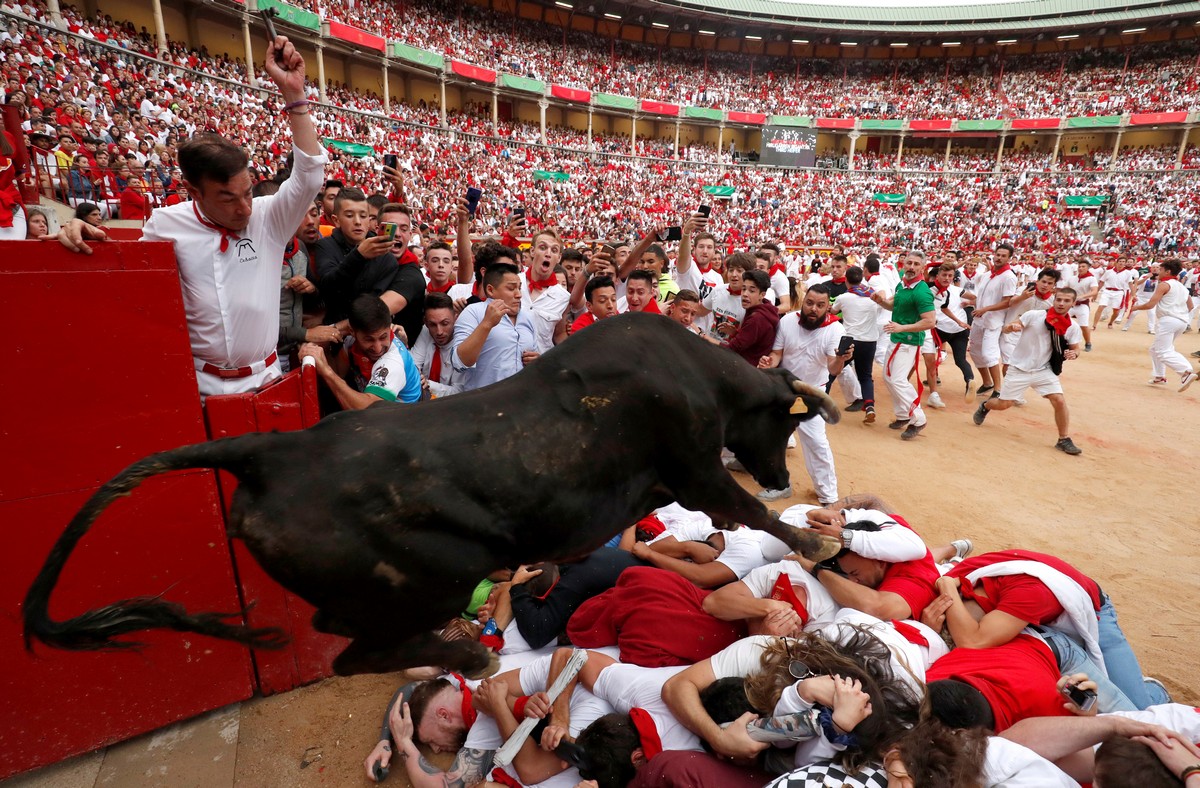 Фототелеграф  » забег с быками на празднике сан-фермин, испания
