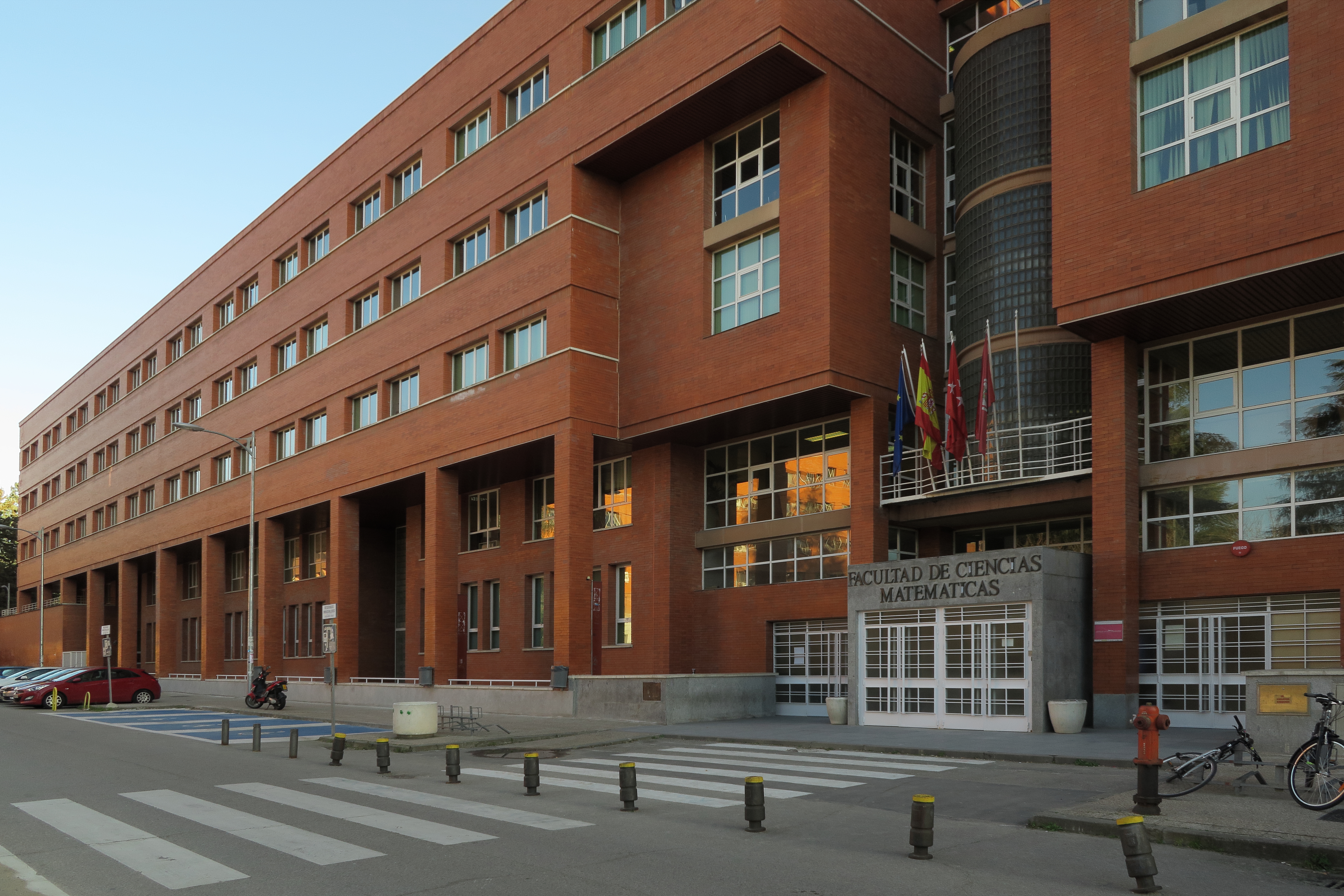 Мадридский университет комплутенсе (universidad complutense de madrid (ucm))  – высшее и среднее образование за границей, языковые курсы - infostudy