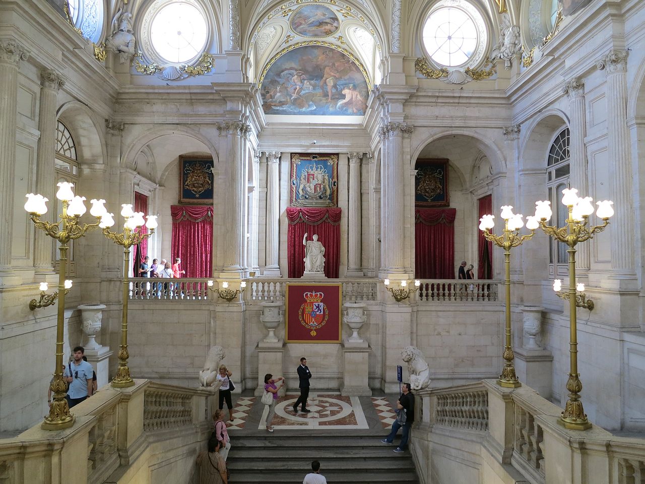 Королевский дворец в мадриде — официальная резиденция королей испании