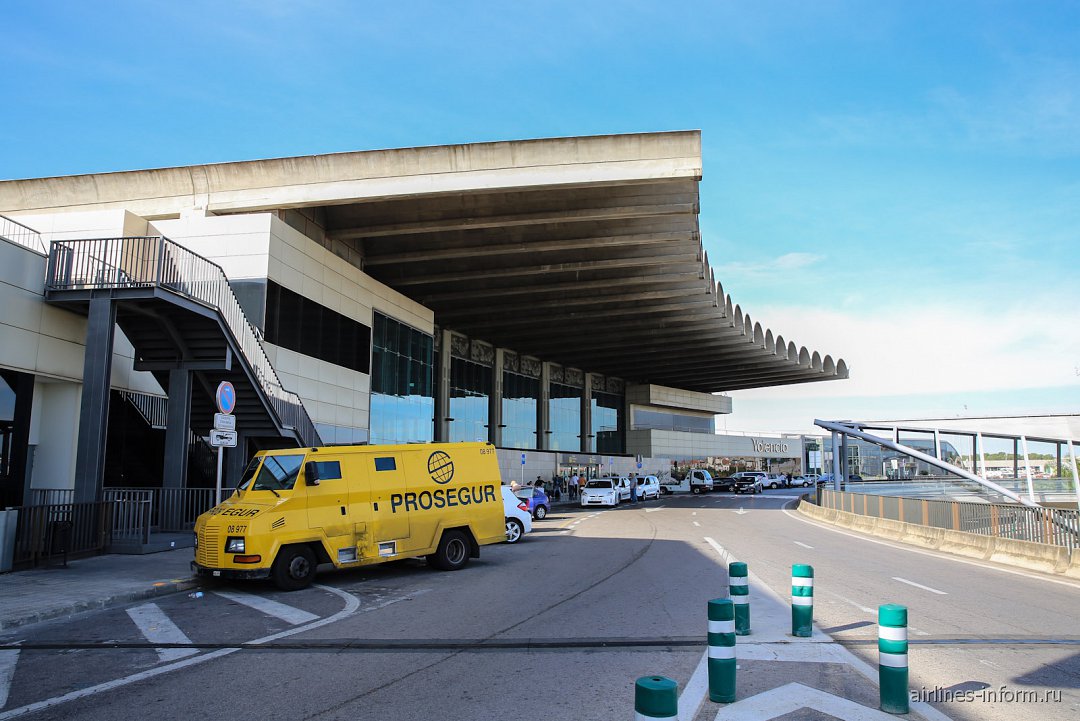 Аэропорт валенсии в испании и как добраться до своего отеля: такси, автобус, поезд