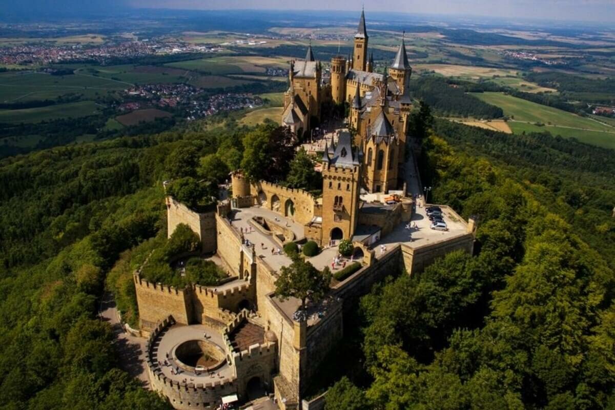 Замок бург эльц в германии - шедевр средневекового зодчества.