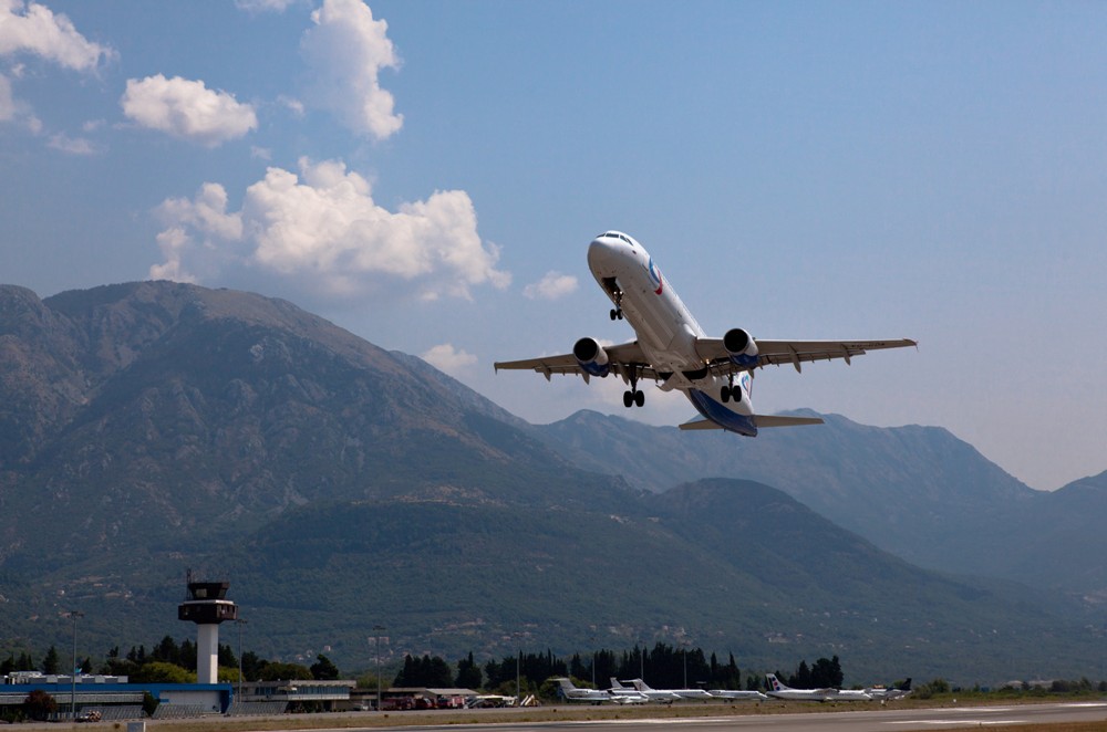 Об аэропортах черногории: расположение, рейсы, советы туристам