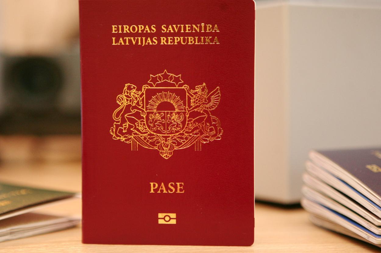 Неграждане латвии и эстонии: почему не могут стать гражданами и какие права имеют | bankstoday