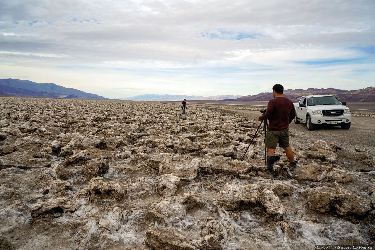 Долина Cмерти в Калифорнии, разгадка тайны живых камней