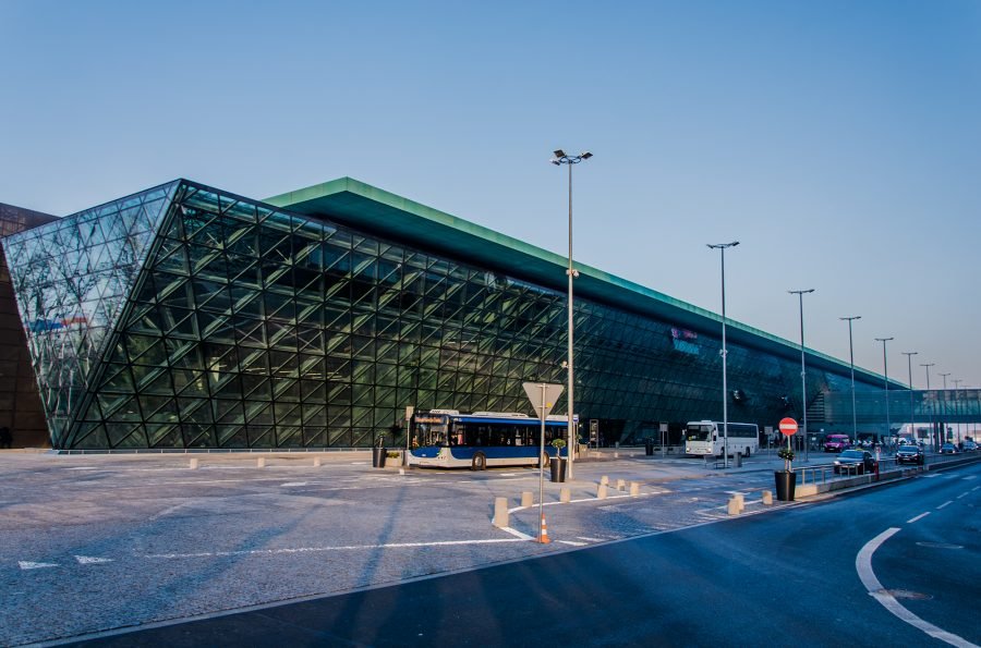 Краковский международный аэропорт имени иоанна павла ii история а также удобства