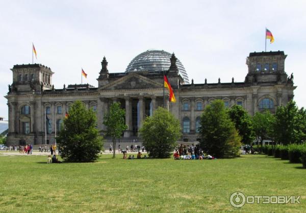 Рейхстаг в берлине – самое знаменитое историческое здание германии. фото