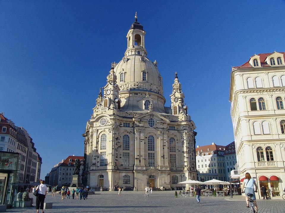 Дрезденская церковь фрауэнкирхе содержание а также история [ править ]