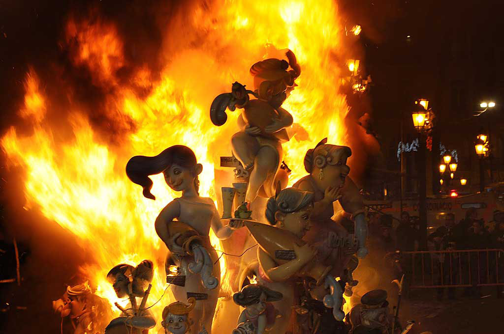Как отмечают праздник огня в валенсии: испанские традиции