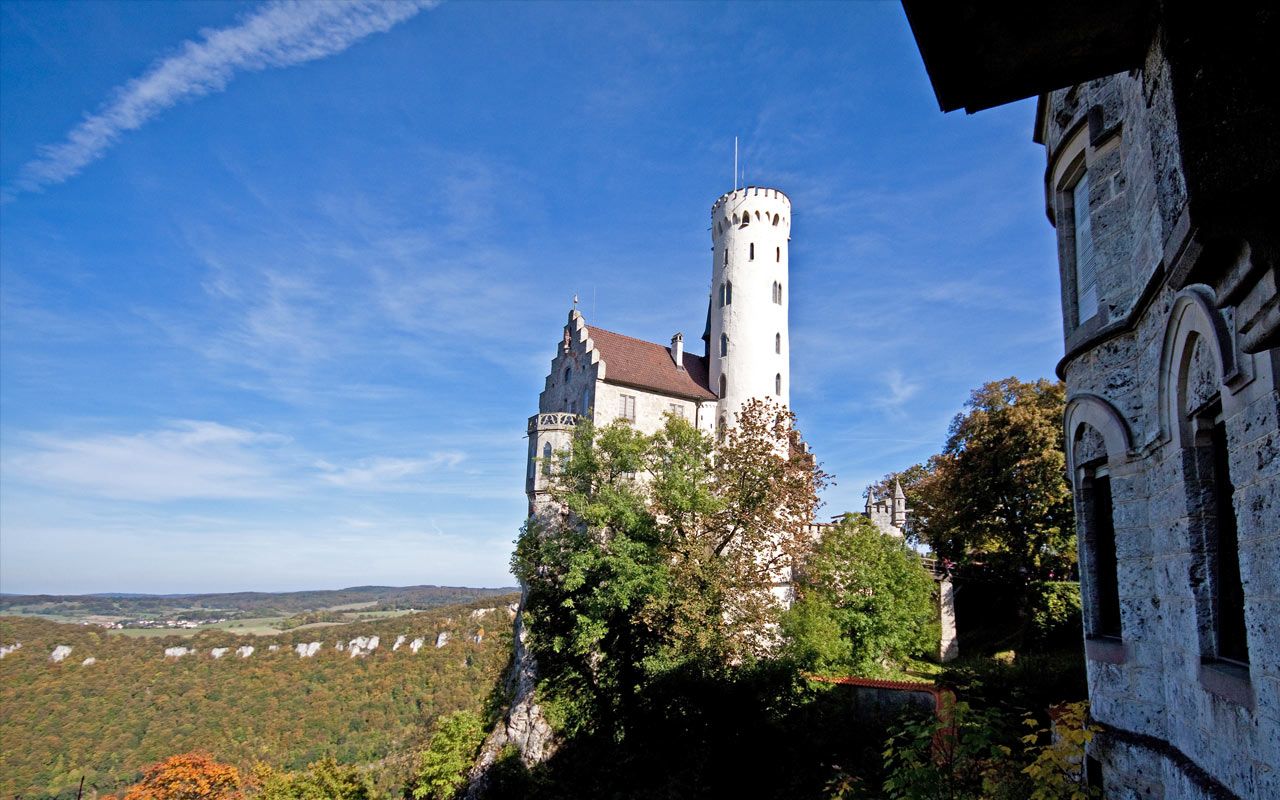 Германия: впечатляющий замок лихтенштейн