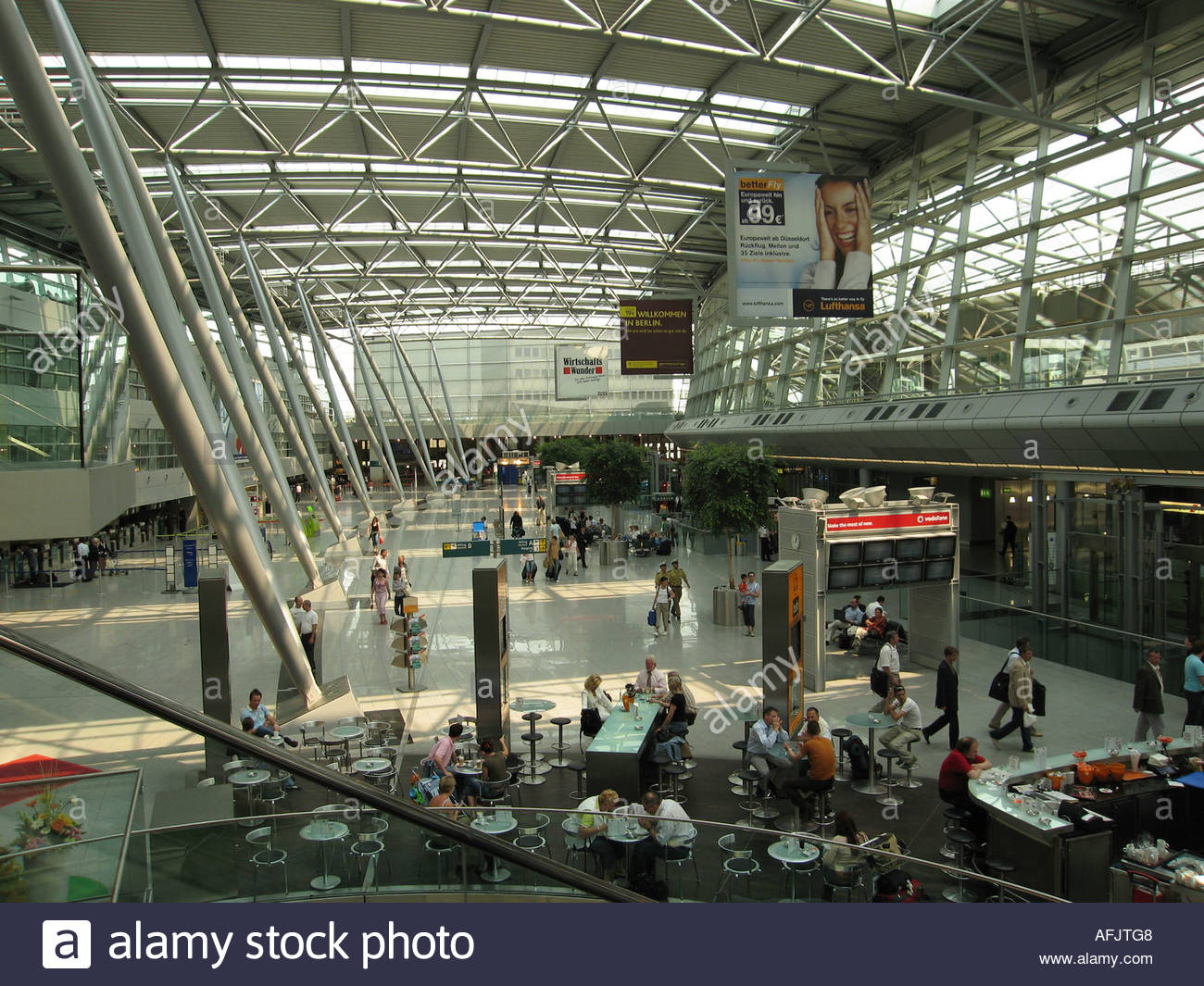 Международный аэропорт дюссельдорф, дюссельдорф (германия): история, фото, как добраться, адрес
на карте и время работы в 2021 - 2022