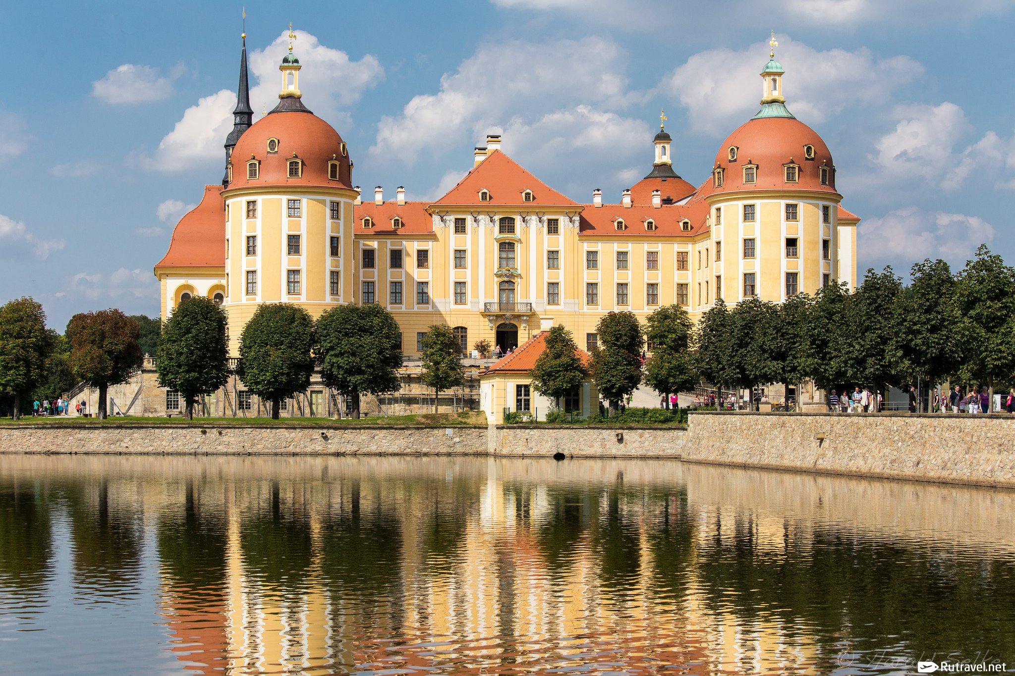 Замок морицбург: история от охотничьего домика до роскошного дворца