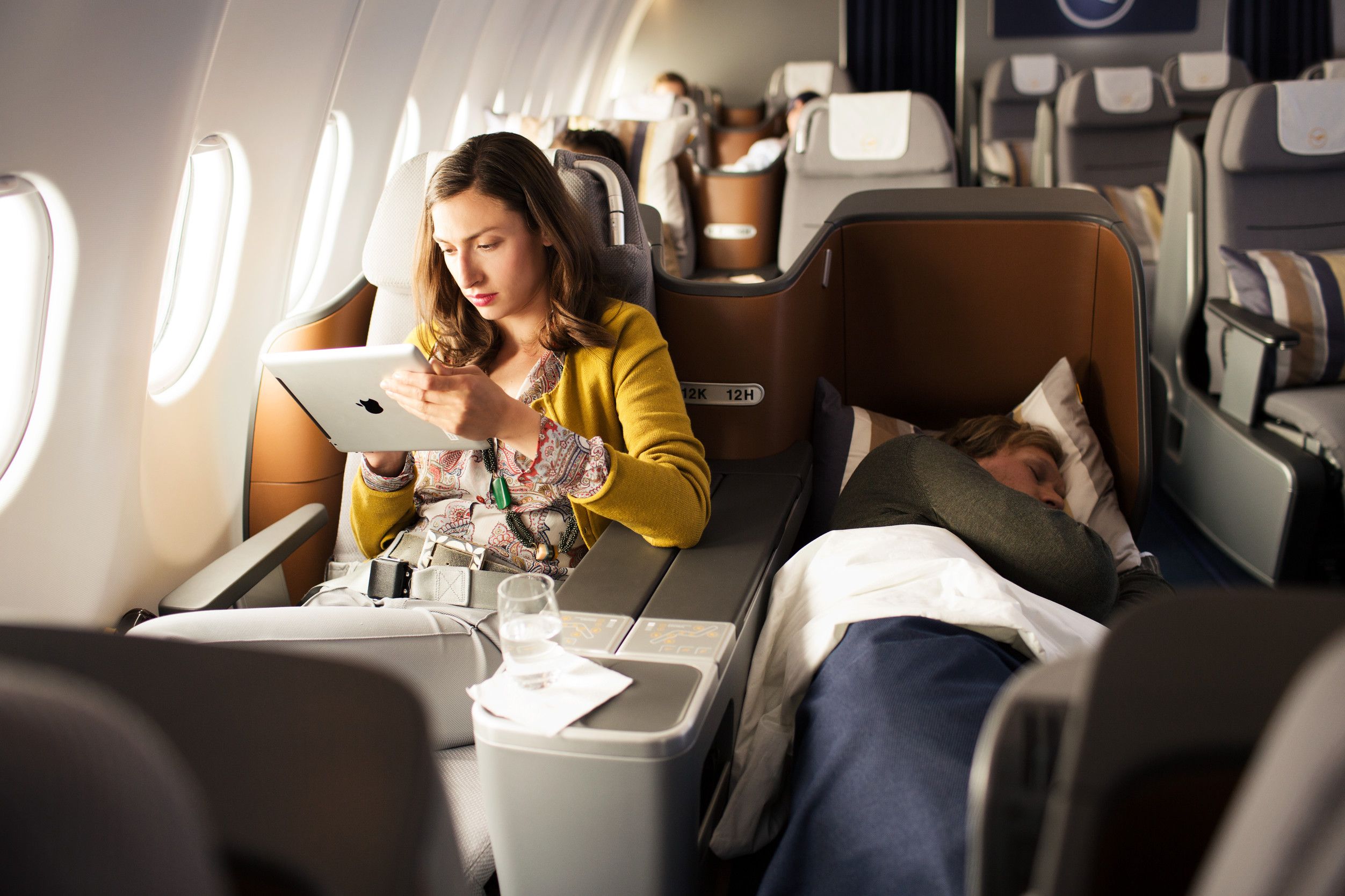 Интернет в самолете: можно ли пользоваться wifi во время полета, список авиакомпаний, предоставляющих услугу