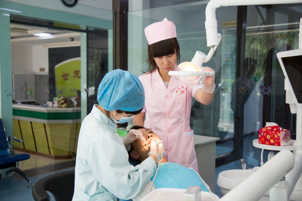 Лечение и протезирование зубов в китае