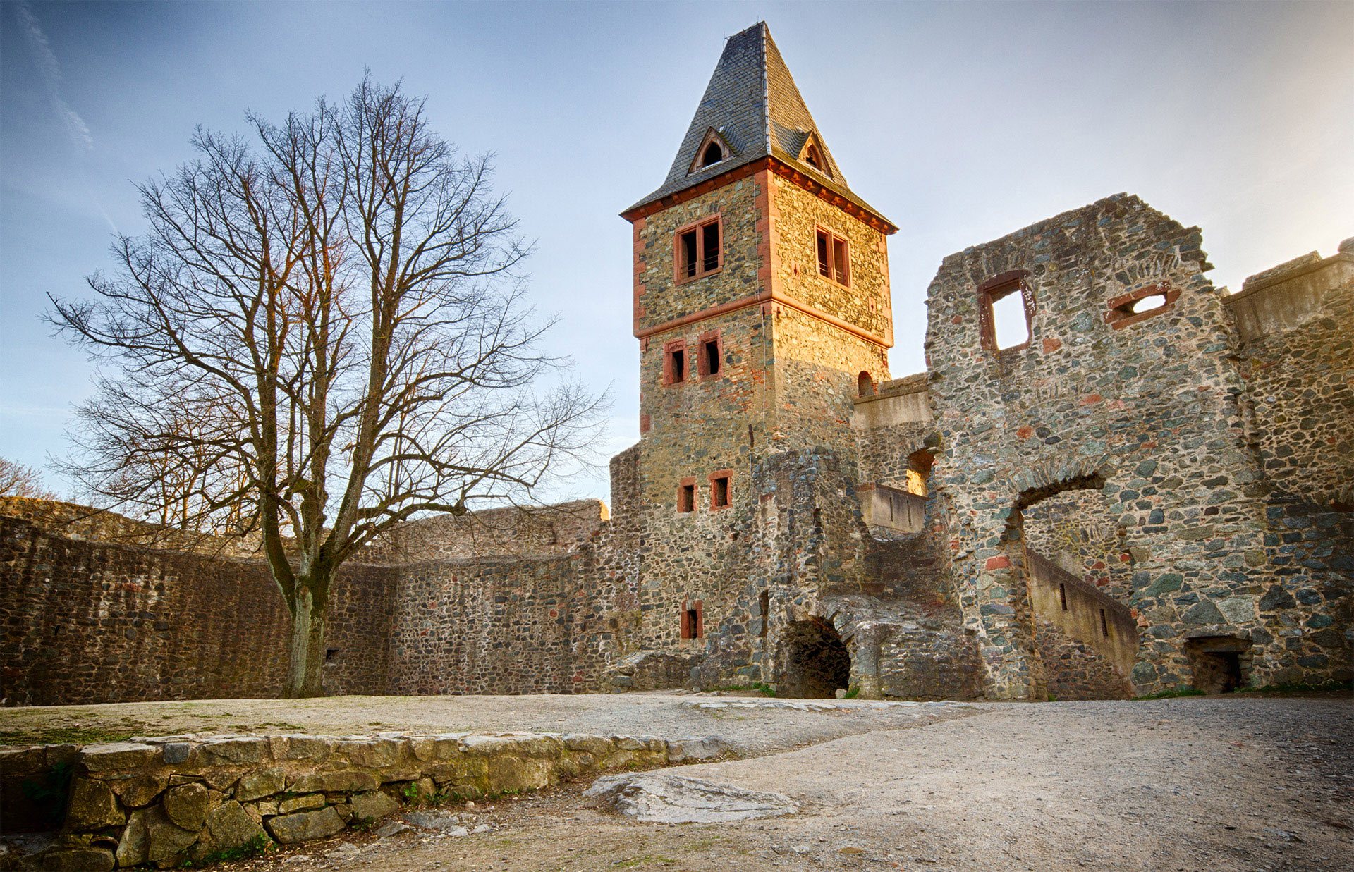 Замок нойшванштайн, германия (бавария). как добраться из мюнхена, экскурсии, билеты, отели рядом, история, легенды, официальный сайт, фото – туристер.