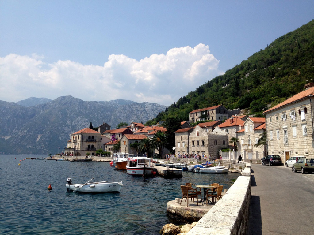 Работа в черногории: средние зарплаты и вакансии в 2021 году