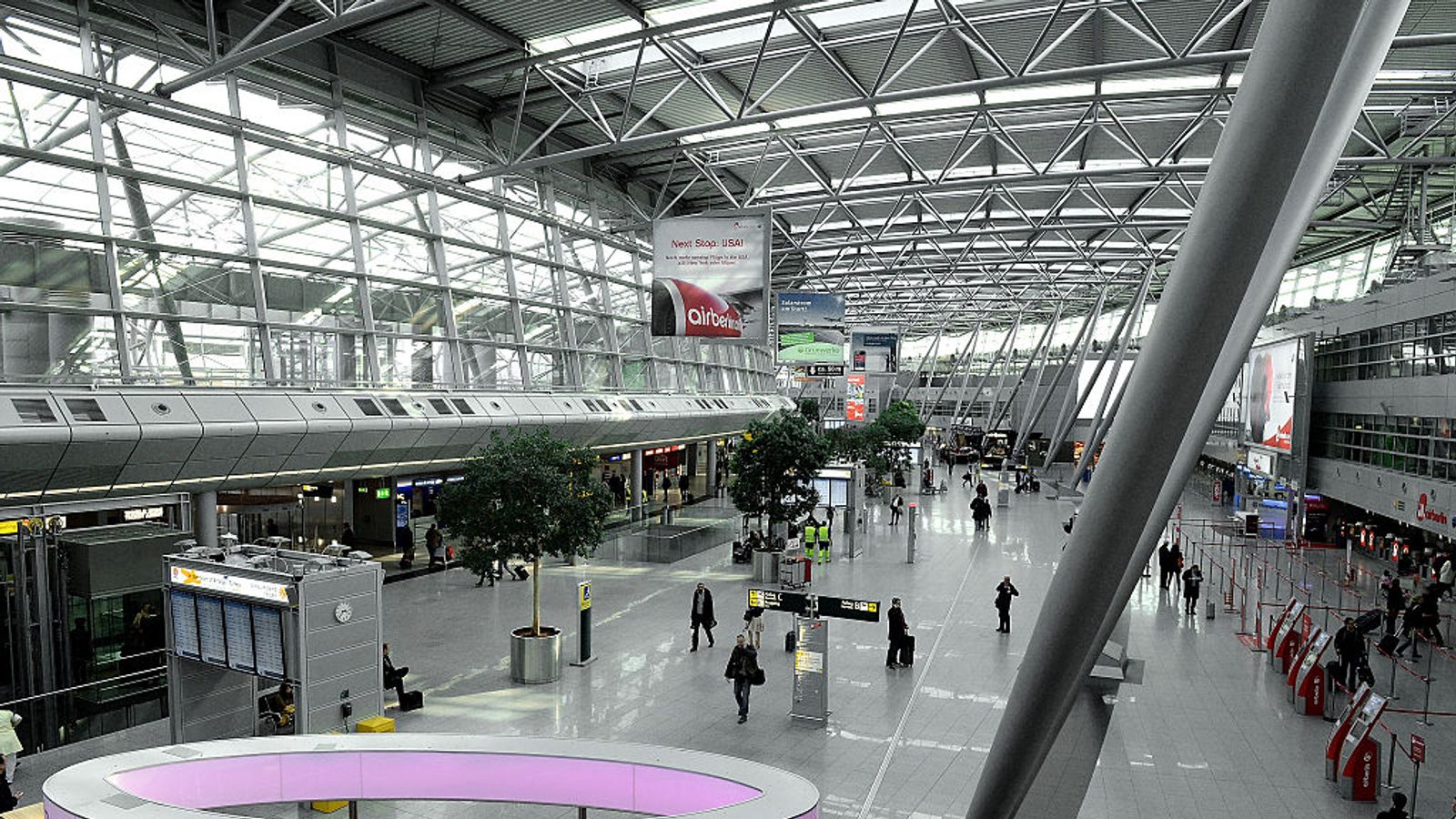 Аэропорт дюссельдорф: онлайн табло вылета и прилета, схема терминалов и как добраться