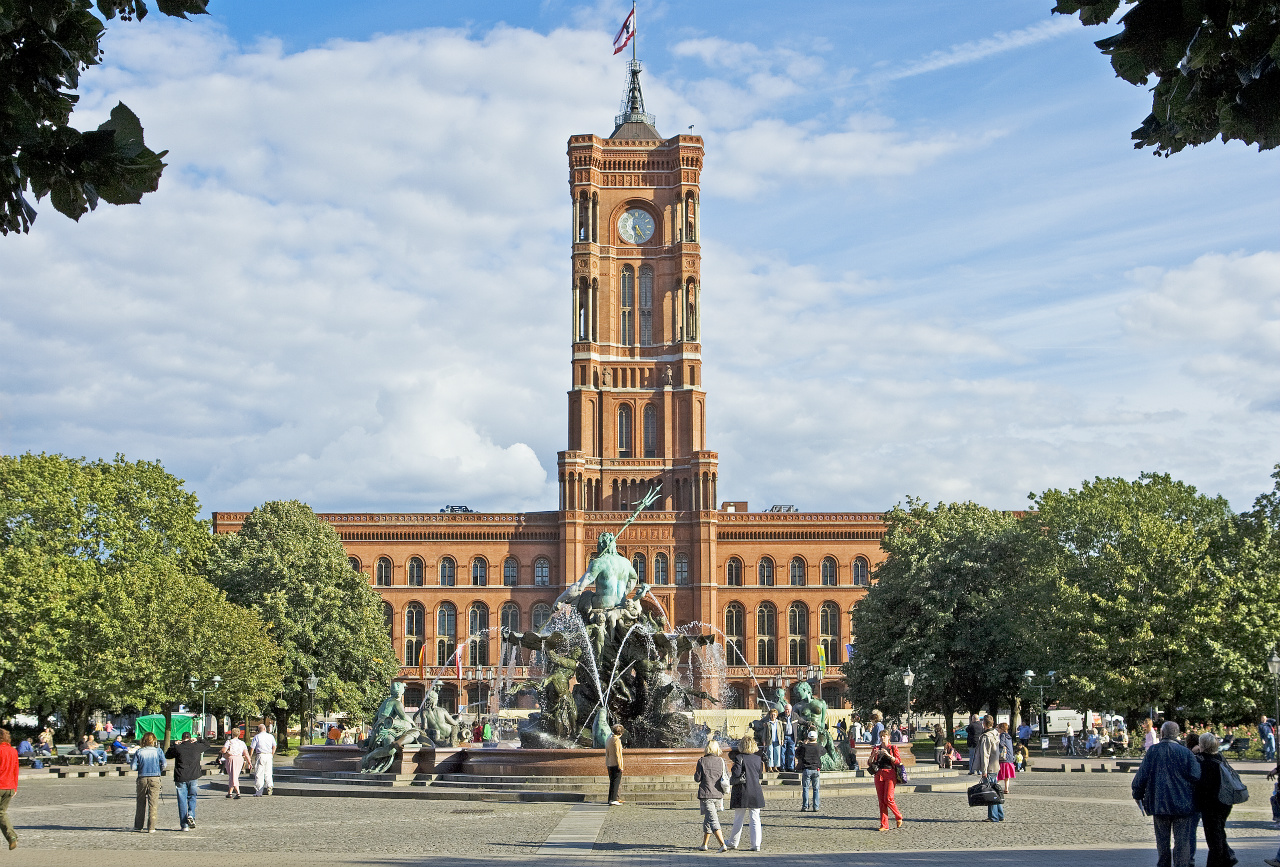 Красная ратуша в берлине – простота и величие резиденции бургомистра