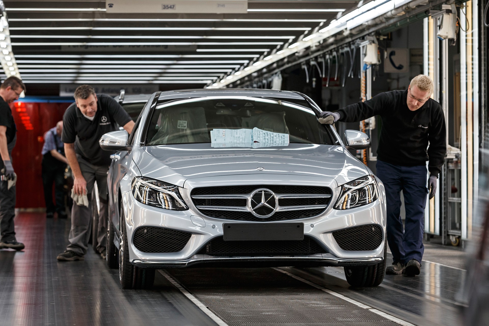mercedes-benz usa investing in it infrastructure components