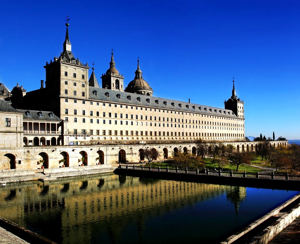 Эскориал: история и обзор древнего дворца-монастыря в испании