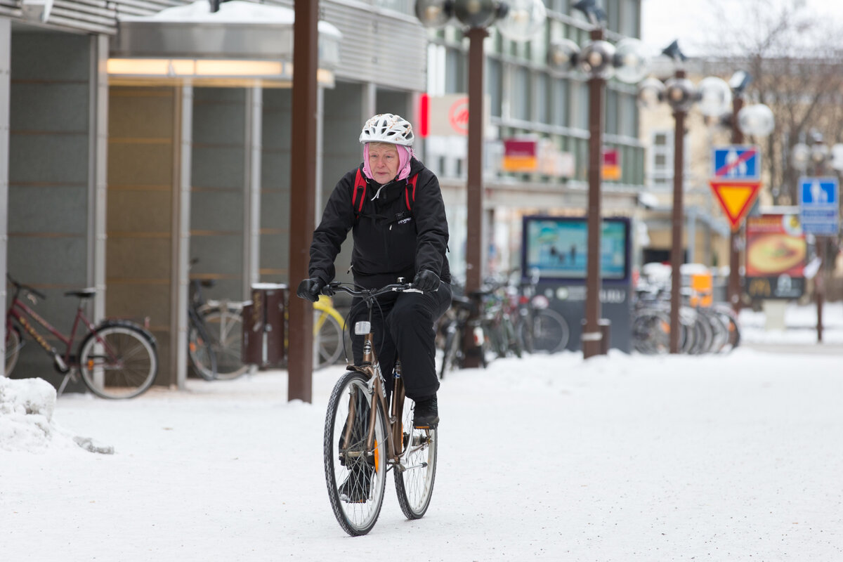 Финны ездят на велосипеде даже зимой - это финляндия